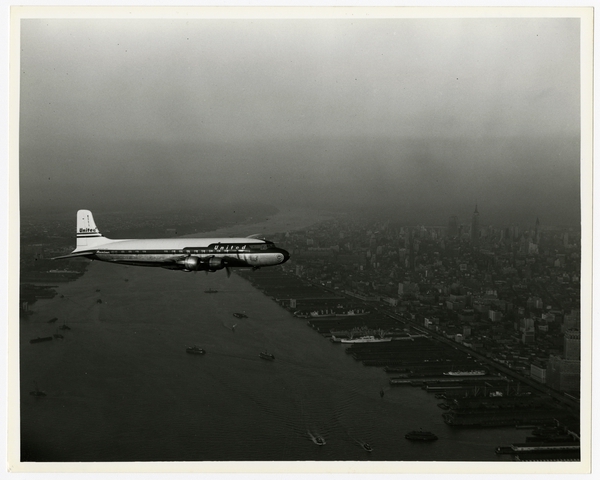 Photograph: United Air Lines, Douglas DC-6, New York City