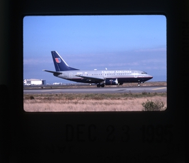 Image: slide: United Airlines, Boeing 737-500, San Francisco International Airport (SFO)