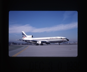 Image: slide: Delta Air Lines, San Francisco International Airport (SFO)