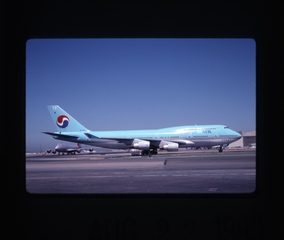 Image: slide: Korean Air, Boeing 747-400, San Francisco International Airport (SFO)