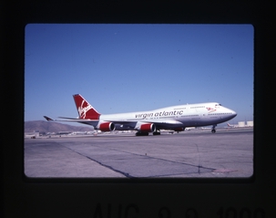 Image: slide: Virgin Atlantic, Boeing 747-400, San Francisco International Airport (SFO)