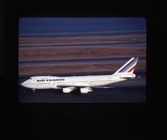Slide: Air France, Boeing 747-400, San Francisco International Airport (SFO)