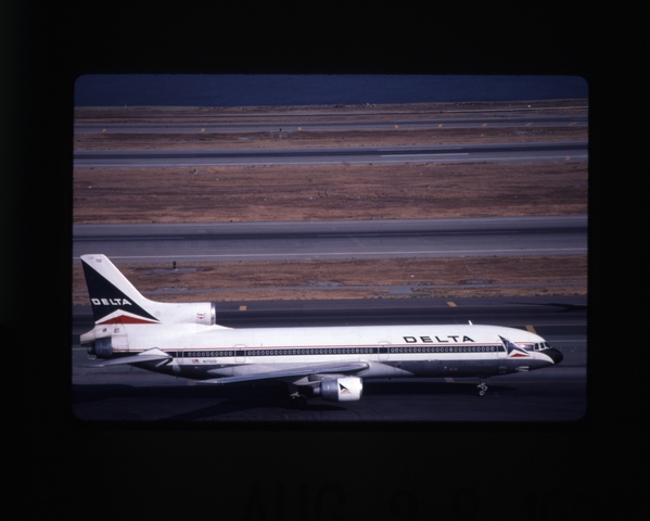 Slide: Delta Air Lines, Lockheed L-1011 TriStar, San Francisco International Airport (SFO)