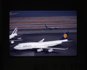 Image: slide: Lufthansa, Boeing 747-400, San Francisco International Airport (SFO)