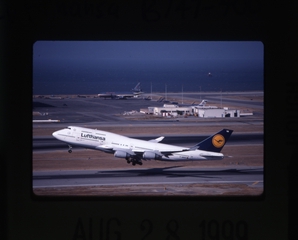 Image: slide: Lufthansa, Boeing 747-400, San Francisco International Airport (SFO)