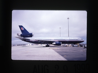Image: slide: United Airlines, McDonnell Douglas DC-10-10, San Francisco International Airport (SFO)