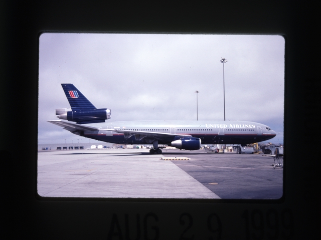 Slide: United Airlines, McDonnell Douglas DC-10-10, San Francisco International Airport (SFO)
