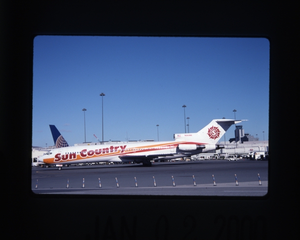 Slide: Sun Country Airlines, Boeing 727-200, San Francisco International Airport (SFO)