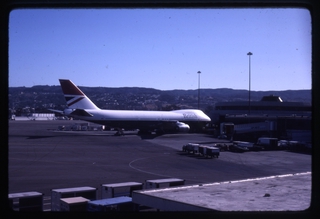 Image: slide: British Airways, Boeing 747, San Francisco International Airport (SFO)