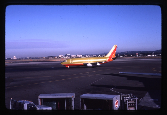 Slide: Southwest Airlines, Boeing 737, San Francisco International Airport (SFO)
