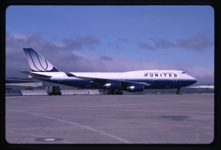 Image: slide: United Airlines, Boeing 747-400, San Francisco International Airport (SFO)