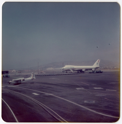 Photograph: United Air Lines, Boeing 747, San Francisco International Airport (SFO)