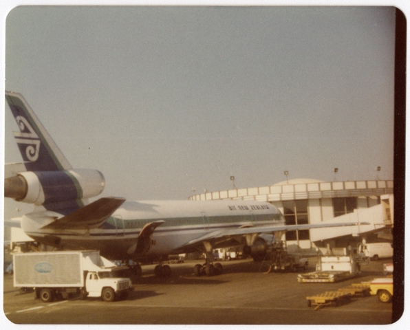 Photograph: Air New Zealand, McDonnell Douglas DC-10-30, Los Angeles International Airport (LAX)