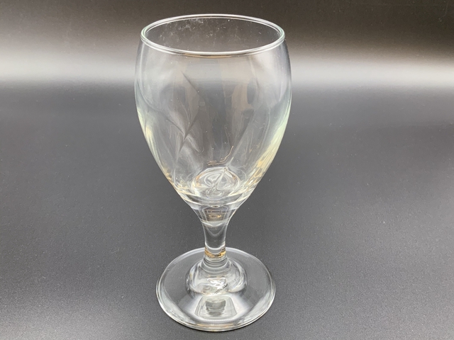 Wine glass: United Airlines