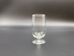 Image: wine glass: United Airlines