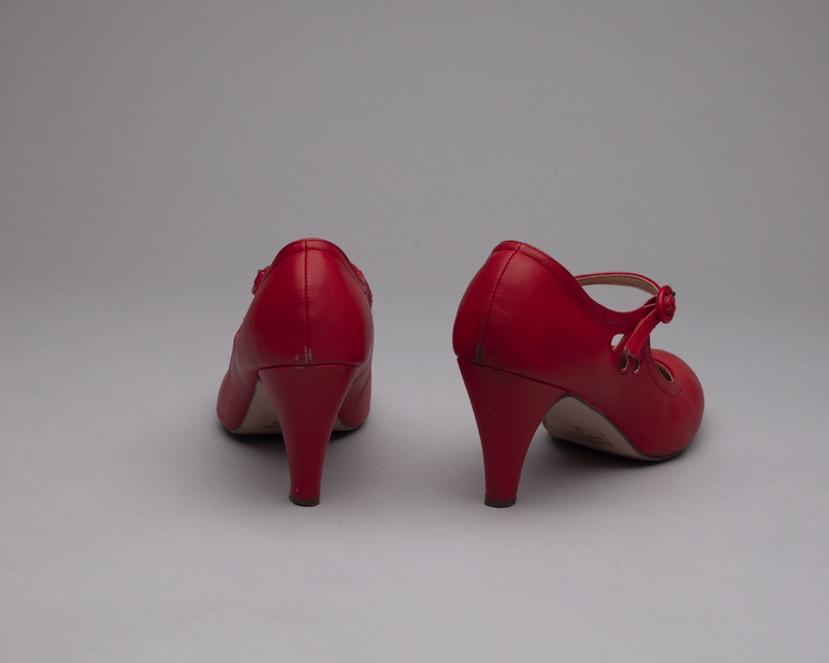 Image: flight attendant shoes: Virgin America