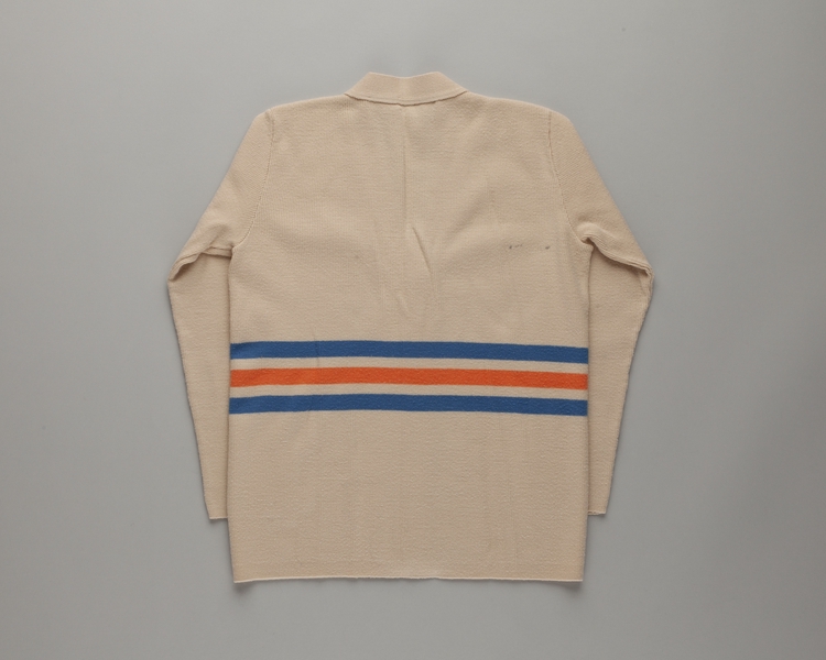 Image: flight attendant sweater: Delta Air Lines