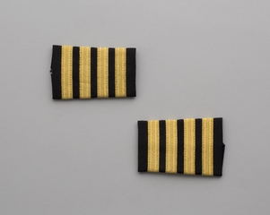 Image: flight officer epaulettes: unknown airline