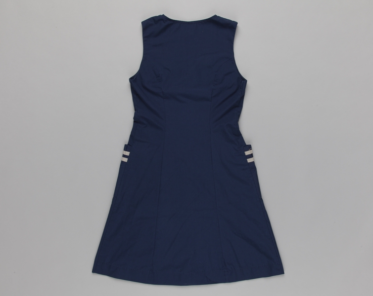 Image: flight attendant smock: Delta Air Lines