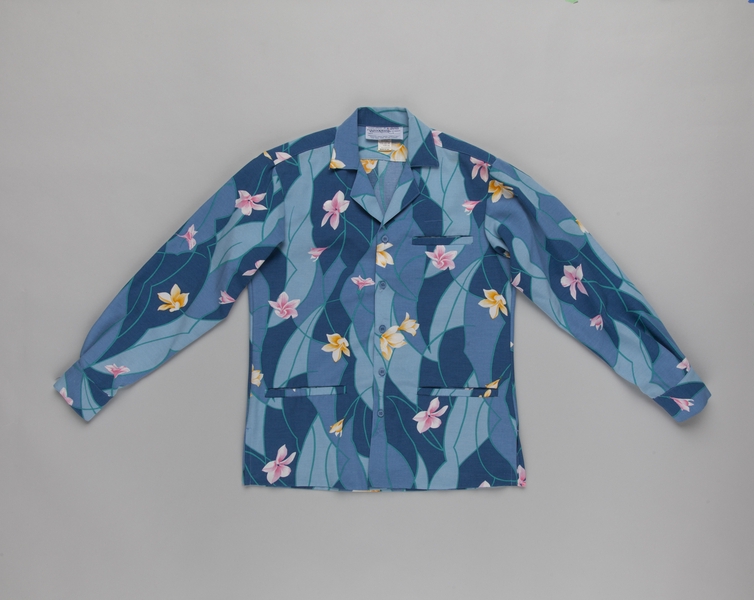 Image: flight attendant shirt (male): United Airlines