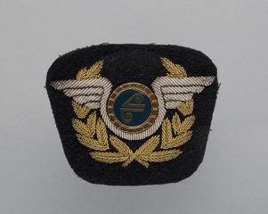 Image: flight officer cap badge: Air New Zealand