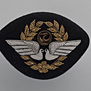 Image #1: flight officer cap badge: JAL (Japan Airlines)