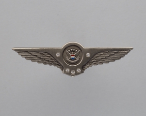 Image: flight attendant wings/service pin: United Air Lines, 30 years