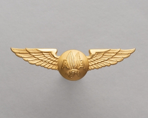 Image: stewardess wings / service pin: American Airlines