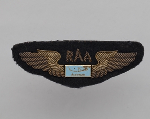 Image: flight officer wings: Reeve Aleutian Airways