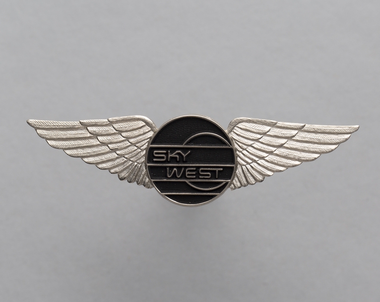 Image: flight officer wings: SkyWest