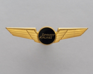 Image: flight officer wings: SkyWest Airlines