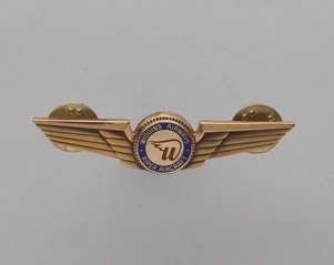 Image: flight officer wings: Wiggins Airways