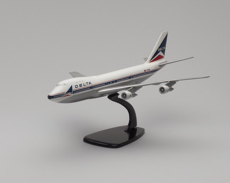 Image: model airplane: Delta Air Lines, Boeing 747-100