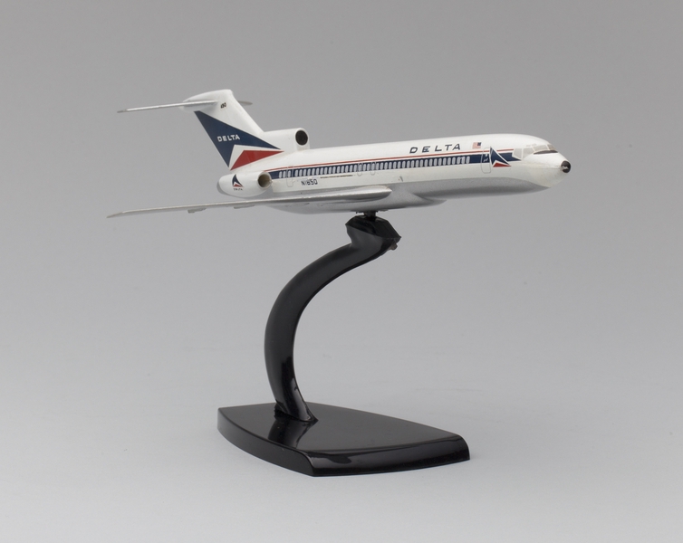 Image: model airplane: Delta Air Lines, Boeing 727-200
