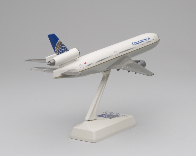 Image: model airplane: Continental Airlines, McDonnell Douglas DC-10