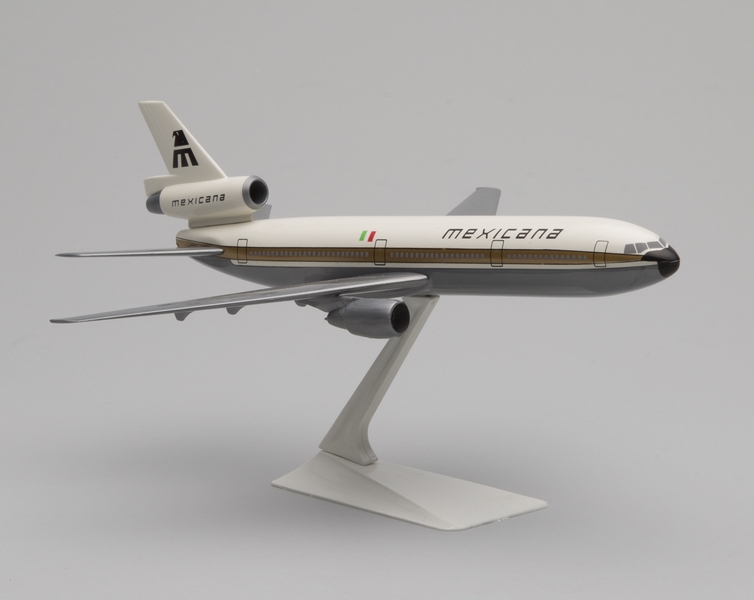 Image: model airplane: Mexicana Airlines, McDonnell Douglas DC-10