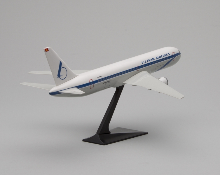 Image: model airplane: Vietnam Airlines, Boeing 767-300