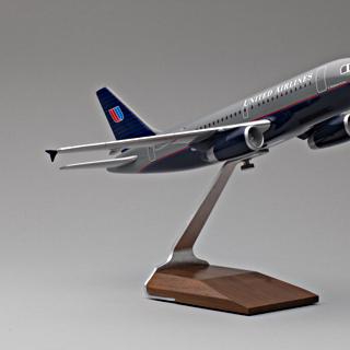 Image #2: model airplane: United Airlines, Airbus A319