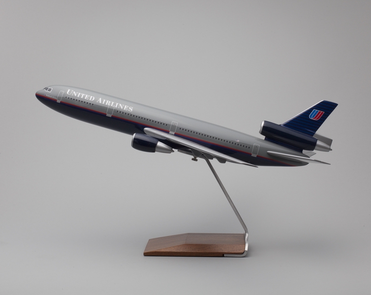 Image: model airplane: United Airlines, McDonnell Douglas DC-10