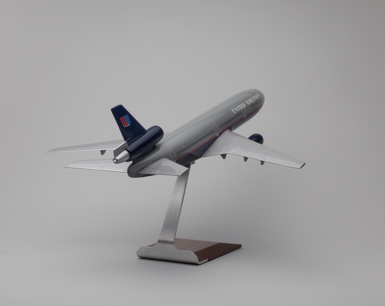 Image: model airplane: United Airlines, McDonnell Douglas DC-10