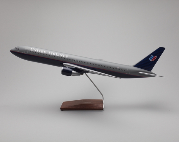 Model airplane: United Airlines, Boeing 767-300
