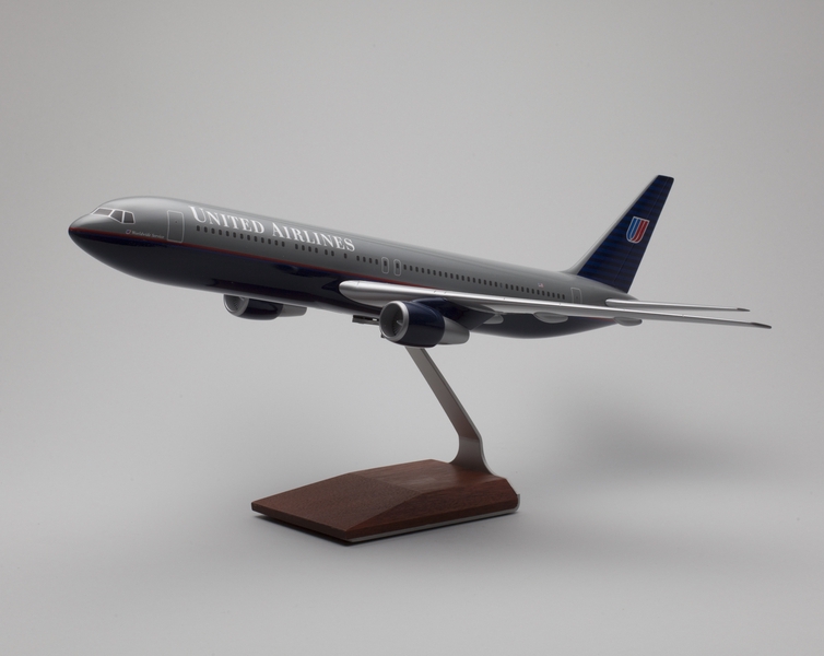 Image: model airplane: United Airlines, Boeing 767-300