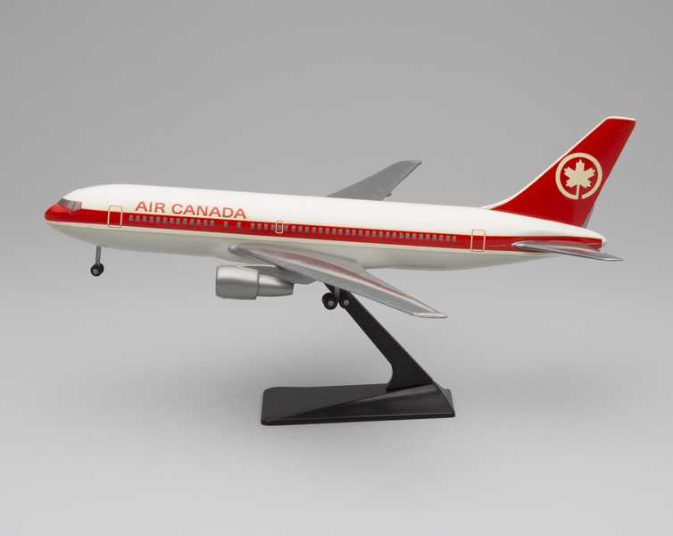 Image: model airplane: Air Canada, Boeing 767