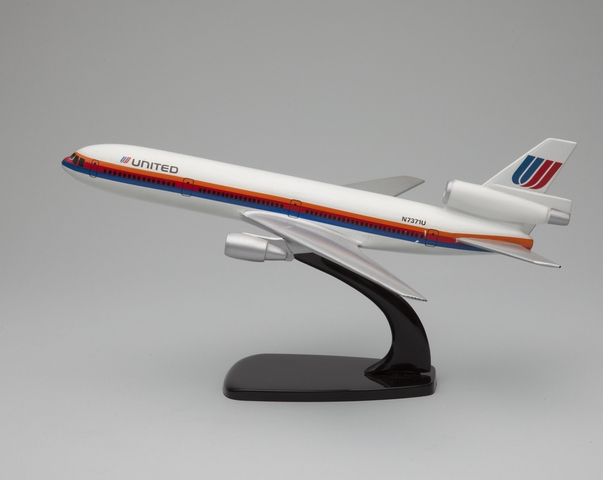 Model airplane: United Airlines, McDonnell Douglas DC-10-10