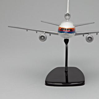 Image #3: model airplane: United Airlines, McDonnell Douglas DC-10-10