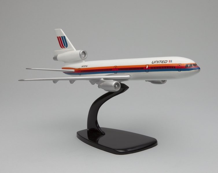 Image: model airplane: United Airlines, McDonnell Douglas DC-10-10