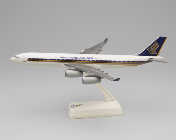 Model airplane: Singapore Airlines, Airbus A340