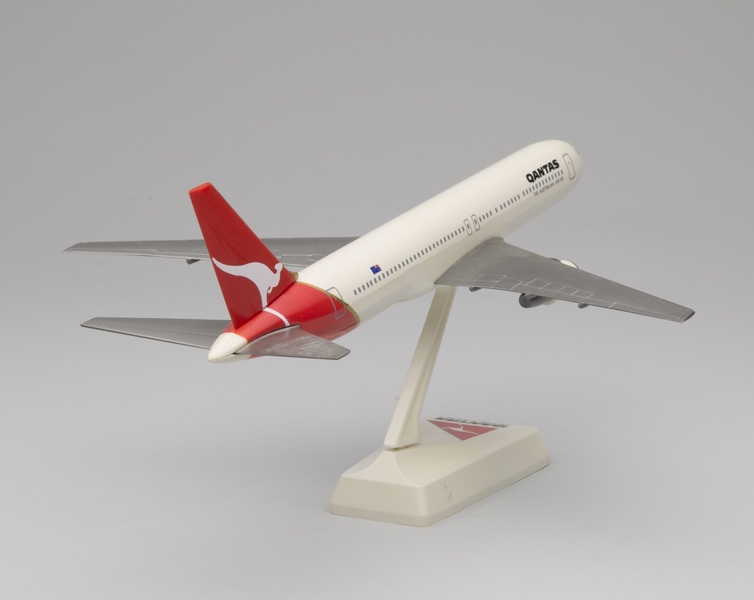 Image: model airplane: Qantas Airways, Boeing 767-338
