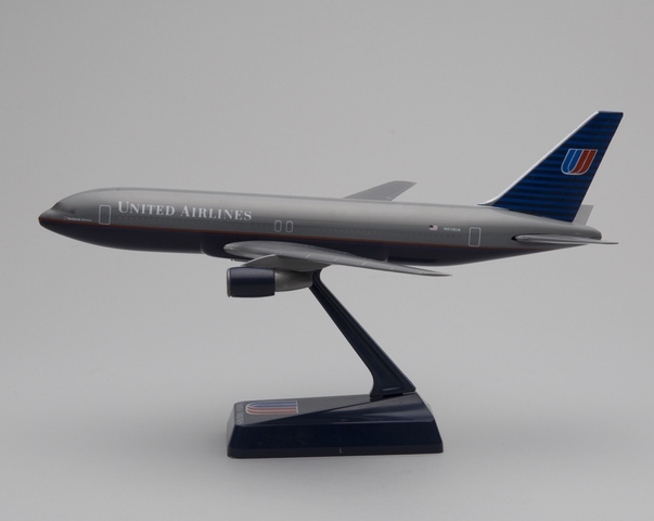 Model airplane: United Airlines, Boeing 767
