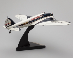 Image: model airplane: United Air Lines, Boeing 247
